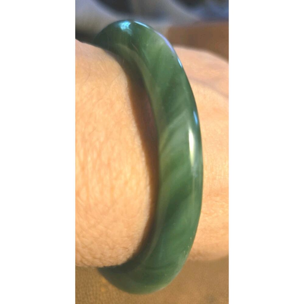 Vintage Jade Green Art Glass Bangle Bracelet Marbled Swirl Faux Jade Jewelry - Picture 6 of 9